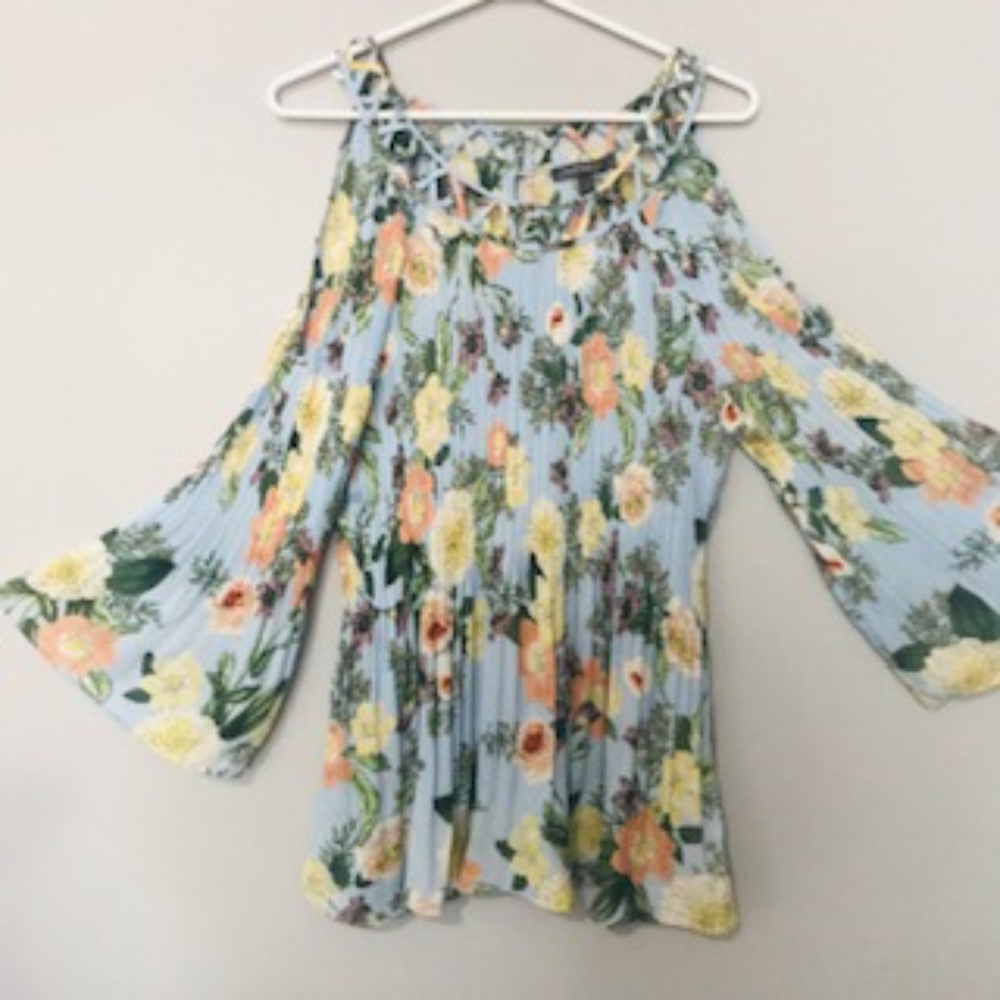 Suzy Shier Sholderless Smock Top